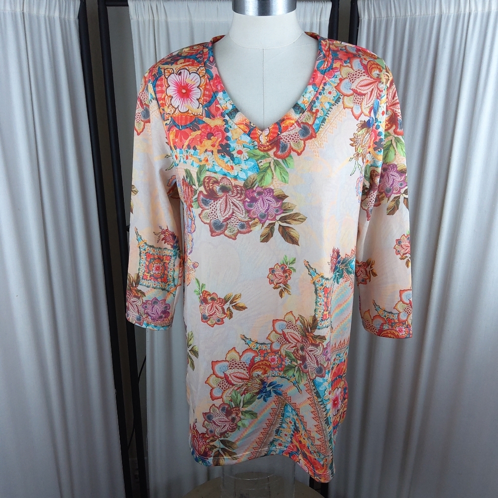 Soft Surroundings Lalema Sublimation Floral V Neck Top, Size M‎